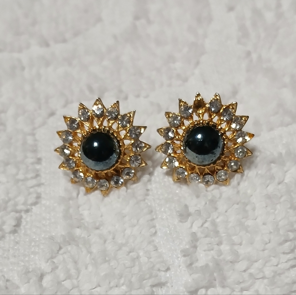 Vintage Gold Tone Earrings
